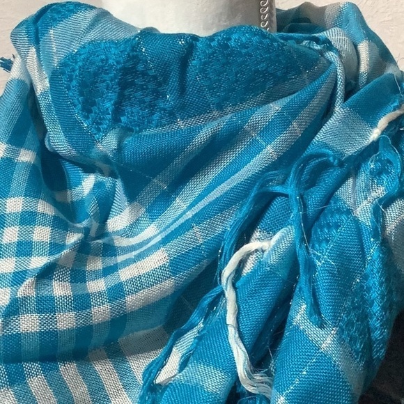 EXPRESS NWT - fringe scarf 40x40 IN glitter silver - Picture 3 of 4